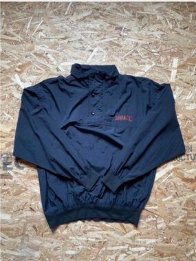 Lyle & Scott  Black Windbreaker Pullover with Red « Beefeater » Logo